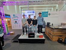  Les quatre Neuchâtelois ayant participé à la compétition: de gauche à droite, Noah Vuilloud (Elexa SA, Boudry), Clément Bovay (Instel SA, La Chaux-de-Fonds), Matthieu Vuilliomenet (ElectroPro SA, Neuchâtel) et Esteban Paltenghi (Krieg Electricité Sàrl, Lignières).