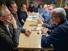 Au petit-déjeuner, discussions stratégiques sur l'avenir de la ligne: Olivier Baud, Frédéric Mairy, Mauro Moruzzi, Patrick Genre, David Blatter et Kilian Constantin.
