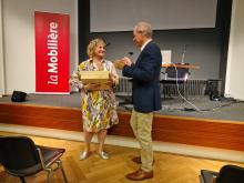 Philippe Lebet remercie Manuela Surdez, présidente du jury du prix AIP