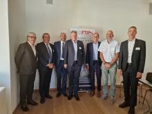 Michel Neugnot, Vice-Président Région Bourgogne-Franche-Comté ; Pascal Broulis, Anc. Conseiller d’Etat du Canton de Vaud Conseiller aux Etats ; Laurent Favre, Conseiller d’Etat du Canton de Neuchâtel ; Charles Constantin, Secrétaire FTJA; Pascal Vuilleumier, Président FTJA ;  Patrick Genre, Maire de Pontarlier ; David Fattebert, Directeur régional Ouest CFF. 