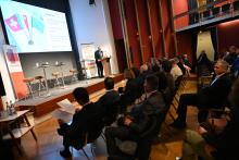 A La Chaux-de-Fonds dans les locaux du Club 44, un public attentif a participé à une soirée consacrée aux relations bilatérales entre la Suisse et l'UE.