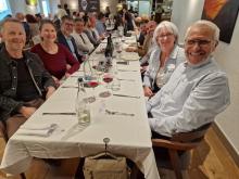 Table 1 de l'UNAM: et de 16 convives.
