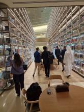 Dans la Maison de la sagesse, les membres de la délégation neuchâteloise à la recherche de livres...