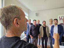 Lumière, cadrage, arrière-plan, posture... il faut tout analyser